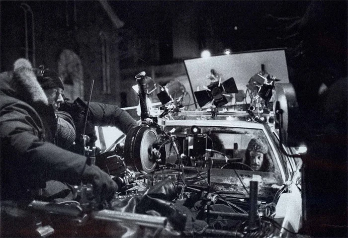 AmerCine-NIGHT_ON_EARTH-stills02-crop Elmes takes aim as Giancarlo Esposito waits behind the wheel.