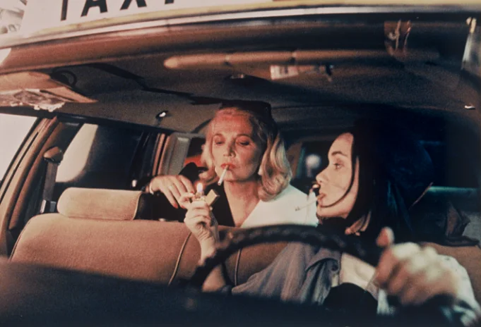 RYDER_ROWLANDS_NIGHTONEARTH Winona Ryder and Gena Rowlands in the segment “Los Angeles” of NIGHT ON EARTH. Photo courtesy Janus Films.